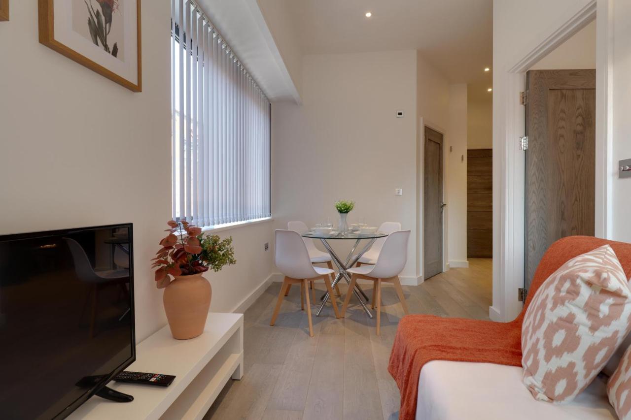 La Casa Suites Slough Buitenkant foto