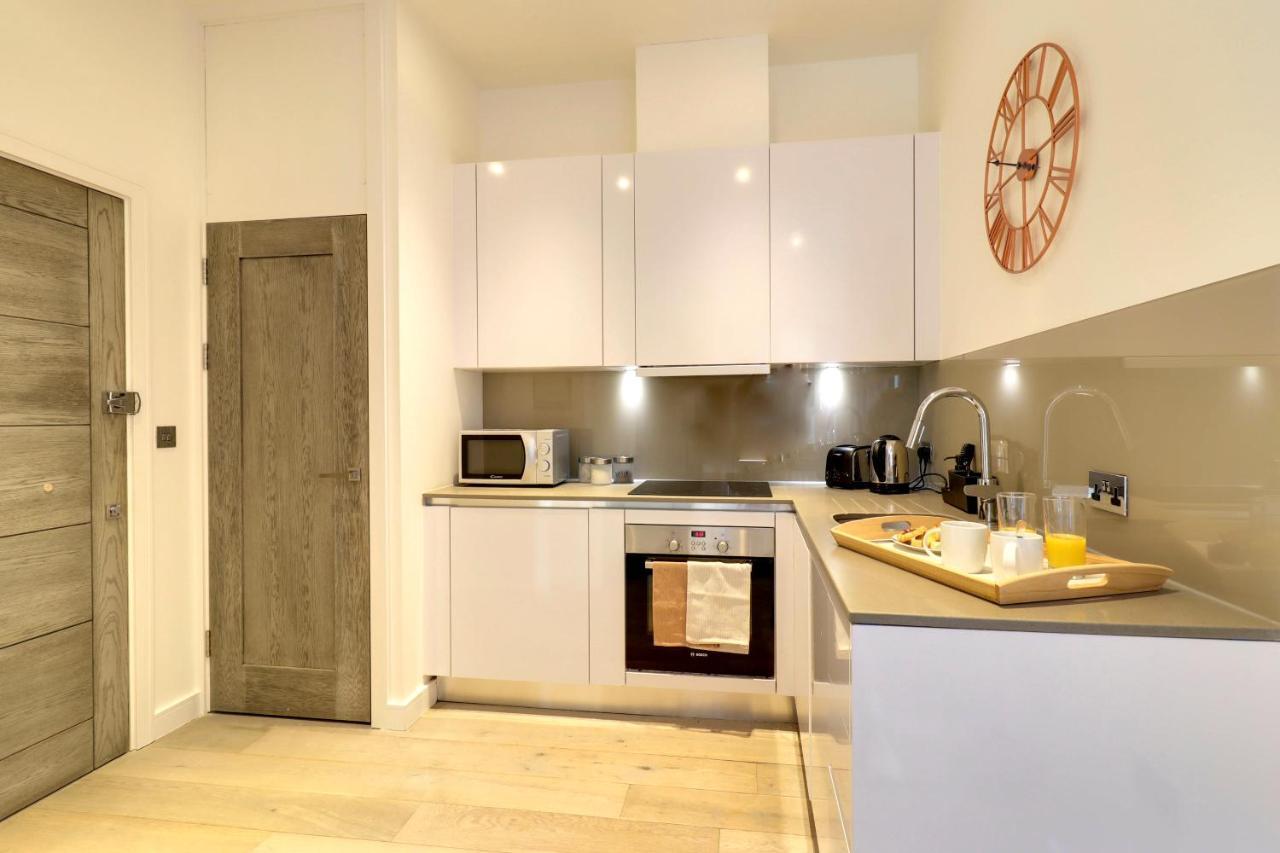La Casa Suites Slough Buitenkant foto