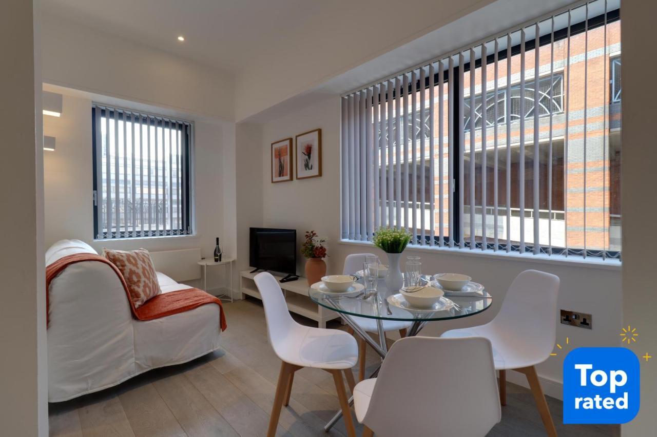 La Casa Suites Slough Buitenkant foto